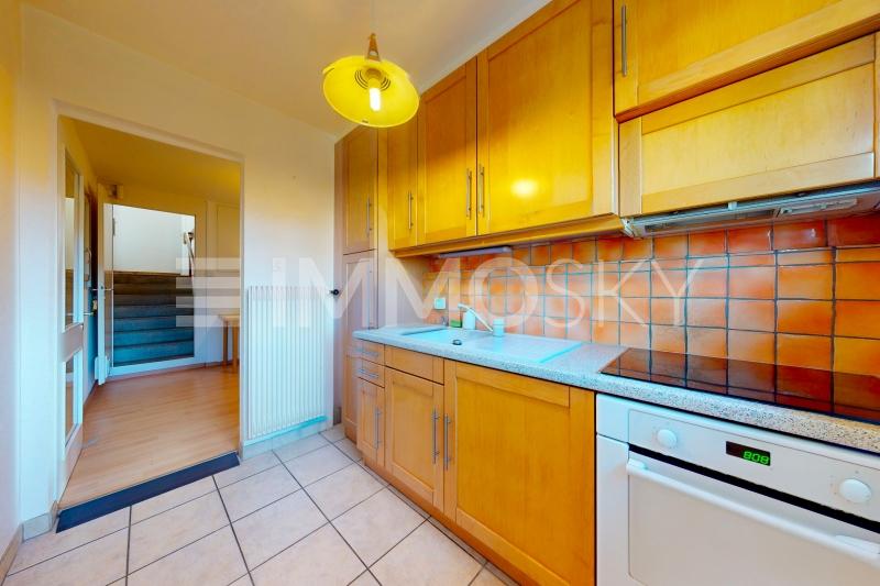 Cuisine équipée au rez - 7 pièces Maison bifamiliale a La Conversion