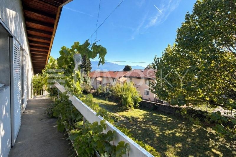 Balcon entouré de vignes - 7 pièces Maison bifamiliale a La Conversion