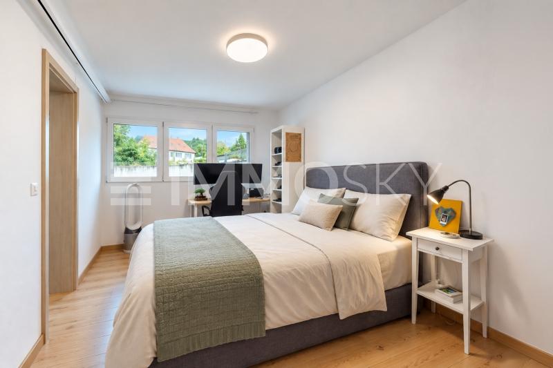 Chambre parentale environ 14 m2 avec salle d'eau privative - 4.5 rooms Flat with a garden in Trey