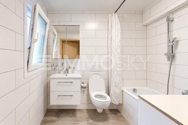 Jolie salle de bains - 4.5 rooms Flat with a garden in Trey