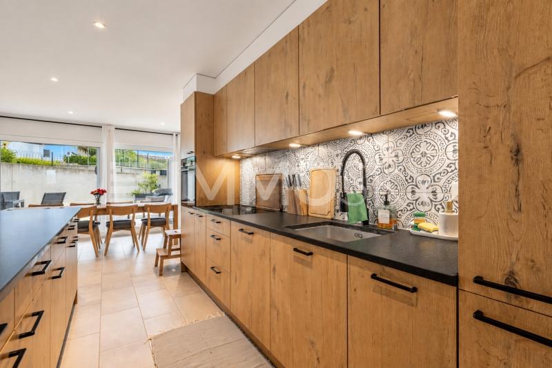 Grande cuisine moderne - 4.5 rooms Flat with a garden in Trey