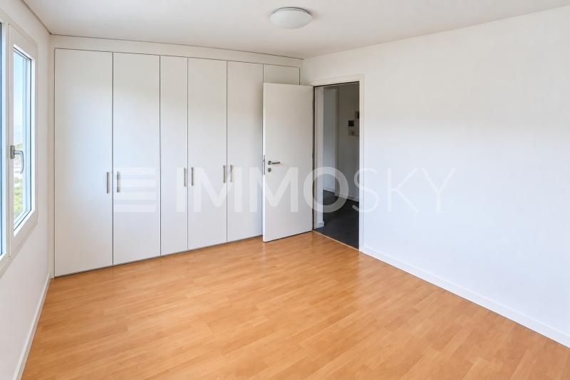 Gemütliches Schlafzimmer mit Einbauschrank - 3.5 stanze Attico a Gränichen