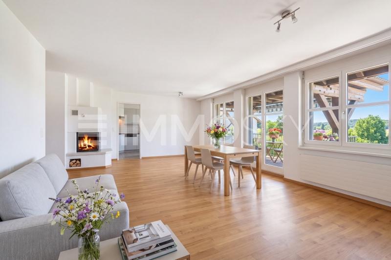 Wohn- und Essbereich mit Chemineè - 4.5 Zimmer Etagenwohnung in Eschlikon TG