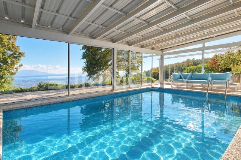 Piscine couverte et chauffée avec vue lac - 6.5 pièces Maison individuelle a Arzier