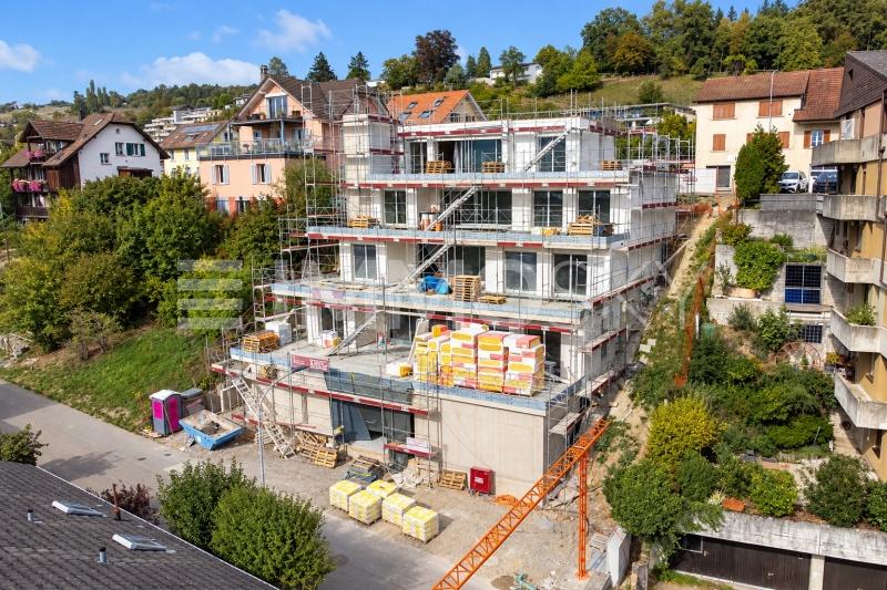 Wohnhaus im Bau mit Gerüst und Umgebung - 4.5 stanze Casa a terrazza a Umiken