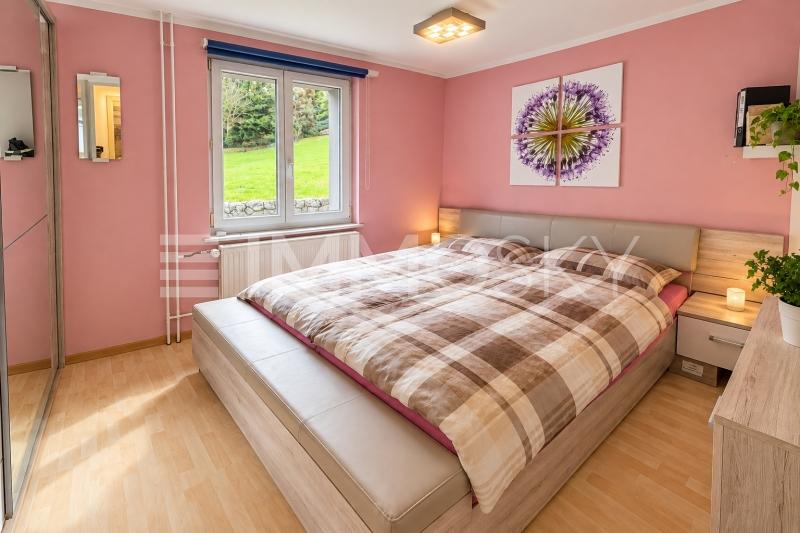 Gemütliches Schlafzimmer in Rosé mit Pflanzen - 5.5 stanze Casa a Gontenschwil