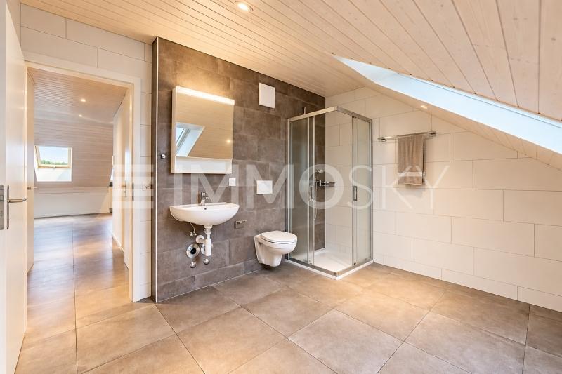 Salle de douche d'env. 12 m2 - 2.5 pièces Appartement en attique a Sugnens