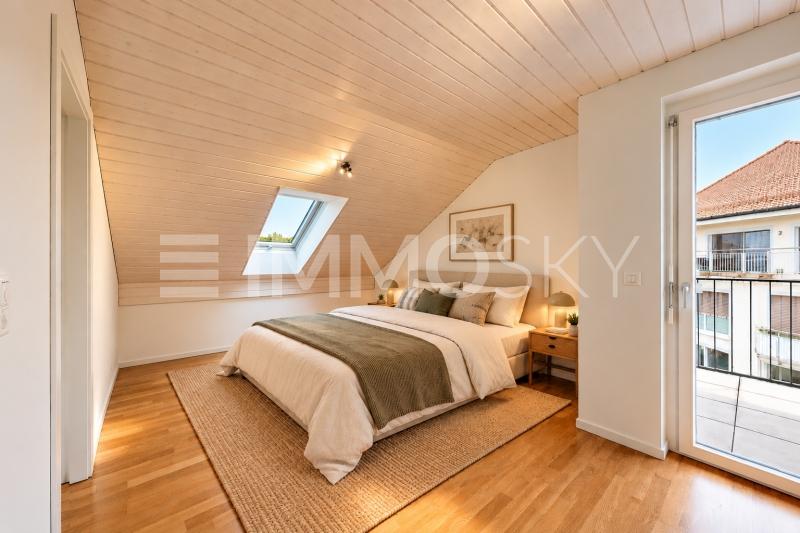 Chambre avec accès au balcon (homestaging) - 2.5 pièces Appartement en attique a Sugnens