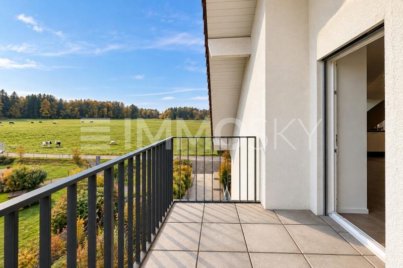 Balcon avec vue sur la nature - 2.5 pièces Appartement en attique a Sugnens