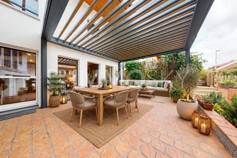 Terrasse avec pergola - 5.5 rooms Farmhouse in Valeyres sous Ursins