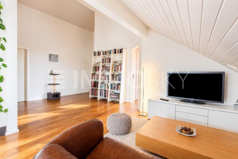 Salon cosy et hall spacieux - 3.5 Zimmer Etagenwohnung in Reverolle