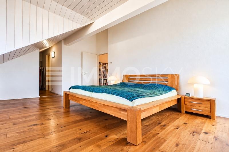 Chambre avec dressing et salle de bains - 3.5 Zimmer Etagenwohnung in Reverolle