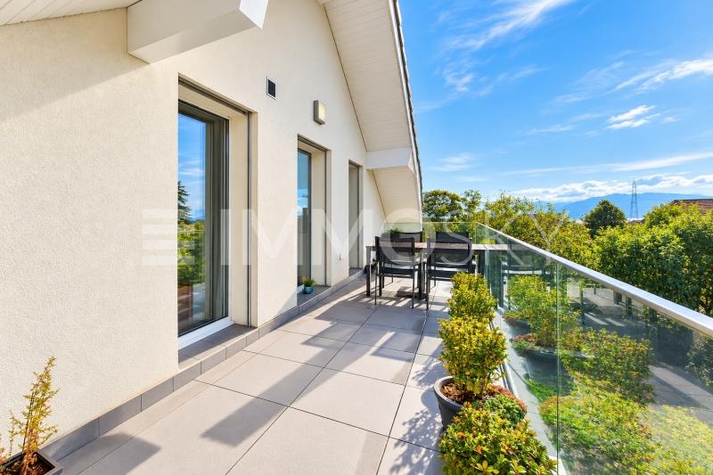 Balcon d'env. 18 m² avec vue montagnes et échappée lac - 3.5 Zimmer Etagenwohnung in Reverolle