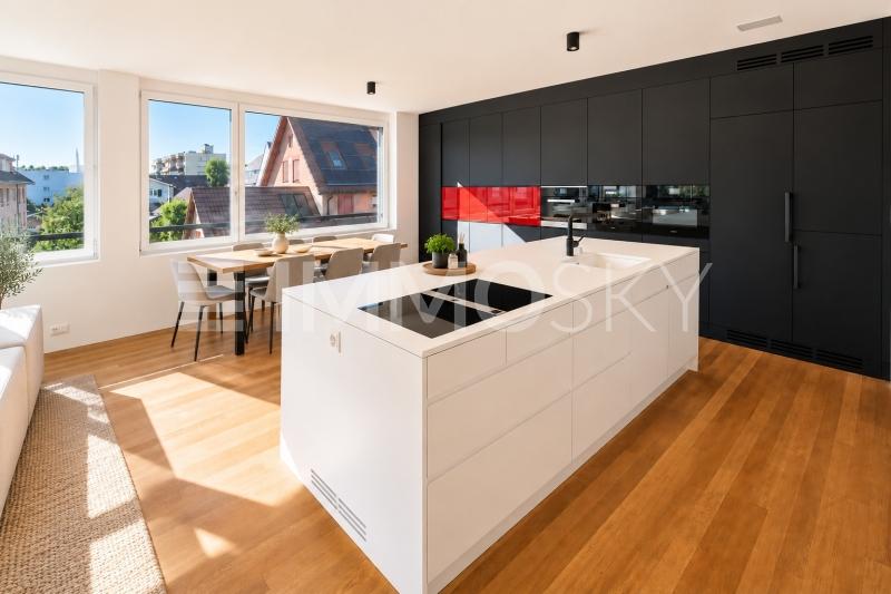 Visualisierung - Helle Küche mit Holz und rotem Akzent - 4.5 Zimmer Etagenwohnung in Reinach BL