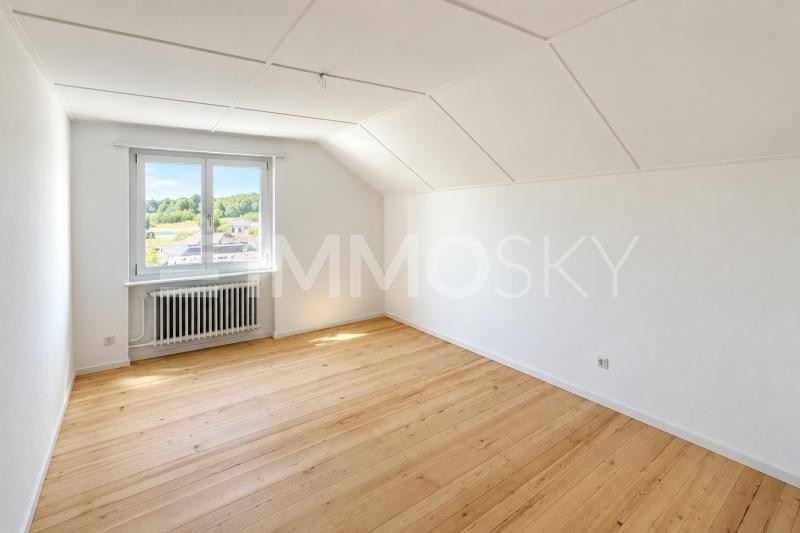 Schlafzimmer mit herrlicher Aussicht - 5 pièces Maison a Villnachern