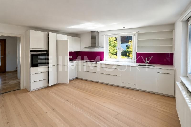 Helle, moderne Küche mit viel Stauraum - 5 pièces Maison a Villnachern