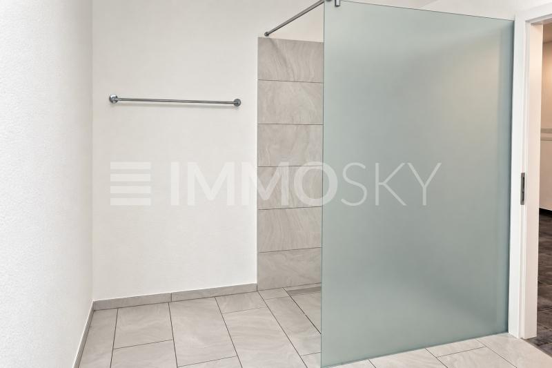 Badezimmer mit Milchglasdusche - 2 pièces Appartement a Grenchen