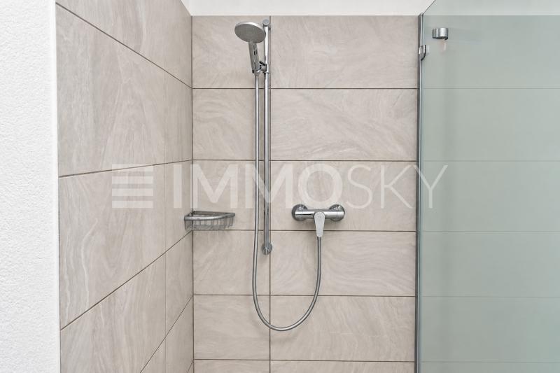 Dusche mit hochwertigen Chromarmaturen - 2 pièces Appartement a Grenchen
